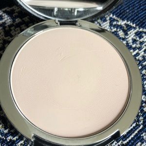 Kat VonD Lock-It Powder Foundation-LIGHT
